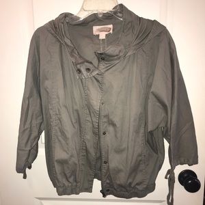 Gray 3/4 sleeve hooded jacket